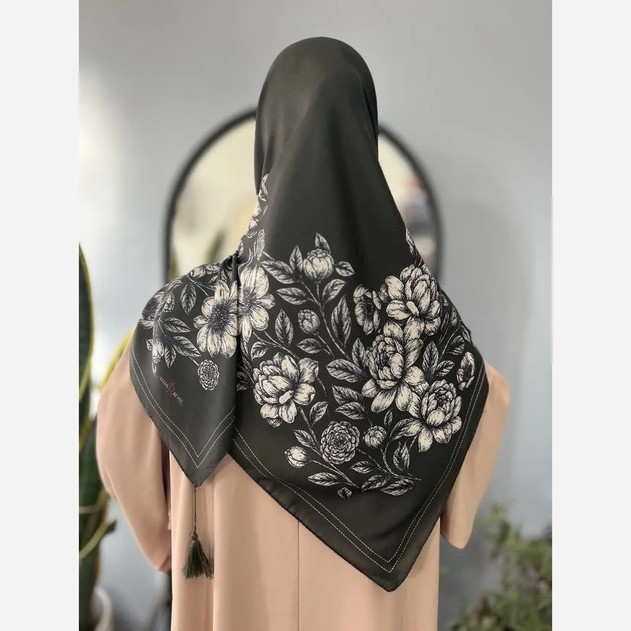 روسری سوپرنخ با طرح گل سبز
